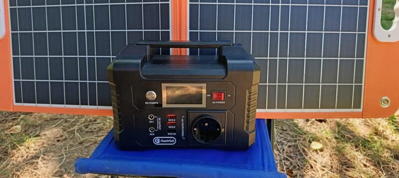 Statie de curent plus panou solar