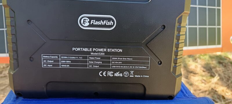 Statie de curent plus panou solar